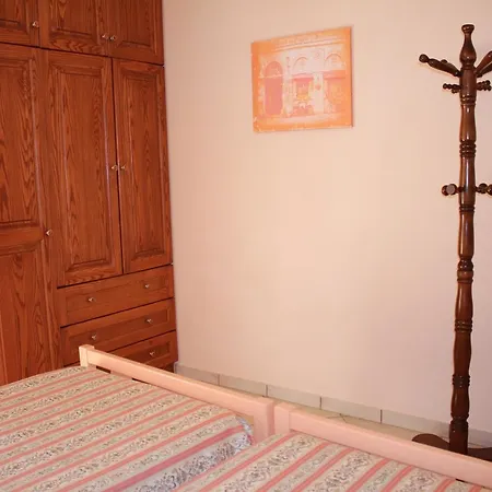 Eleni * Paramonas (Corfu)