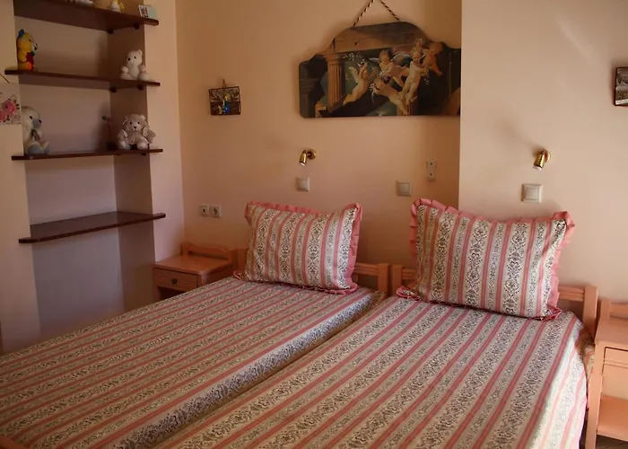 Eleni * 帕拉蒙纳斯